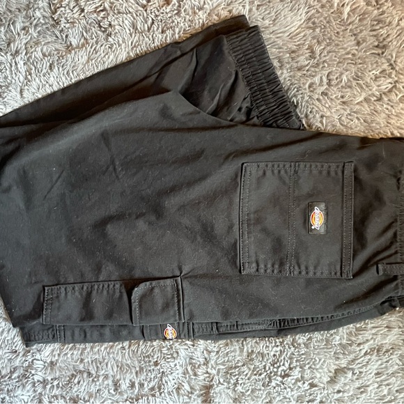 Dickies Women's Relaxed Fit Cropped Cargo Pants - Picture 4 of 4